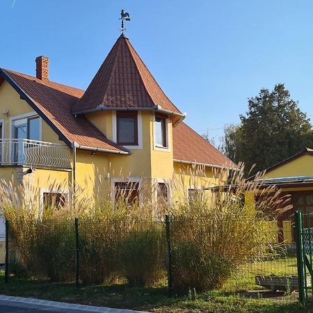 Hajas Família Kiadó Szobák Balatonmariafurdo Exterior foto