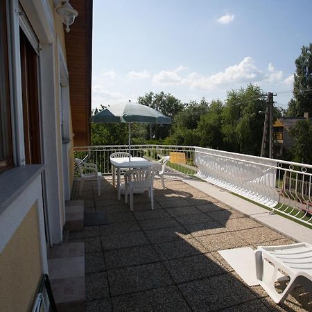 Hajas Família Kiadó Szobák Balatonmariafurdo Exterior foto