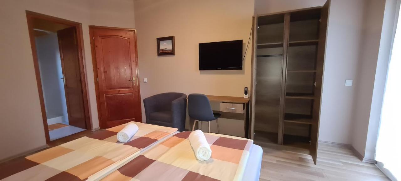 Hajas Família Kiadó Szobák Balatonmariafurdo Exterior foto