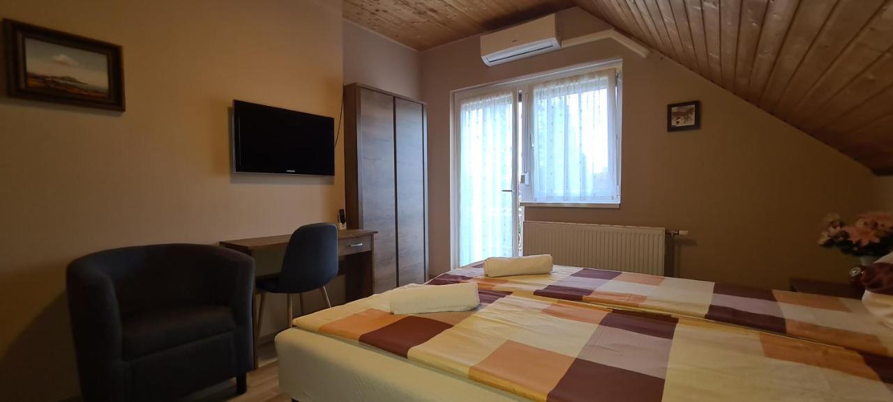 Hajas Família Kiadó Szobák Balatonmariafurdo Exterior foto