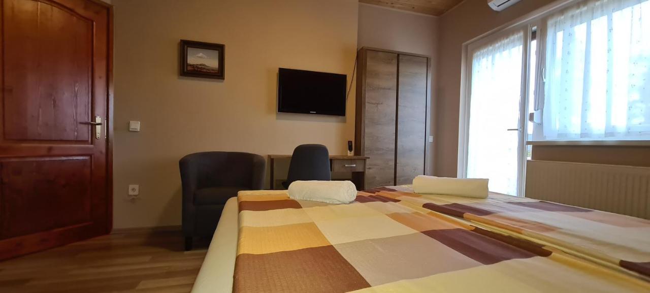 Hajas Família Kiadó Szobák Balatonmariafurdo Exterior foto