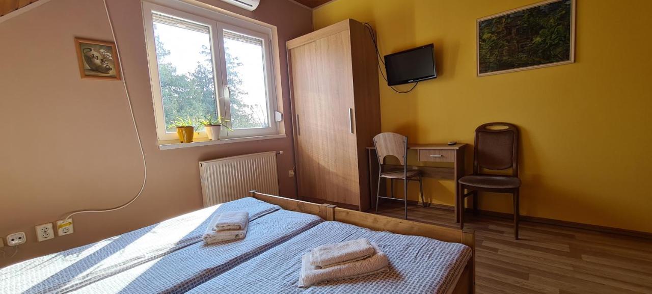 Hajas Família Kiadó Szobák Balatonmariafurdo Exterior foto