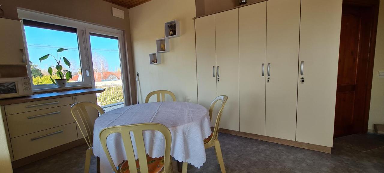 Hajas Família Kiadó Szobák Balatonmariafurdo Exterior foto