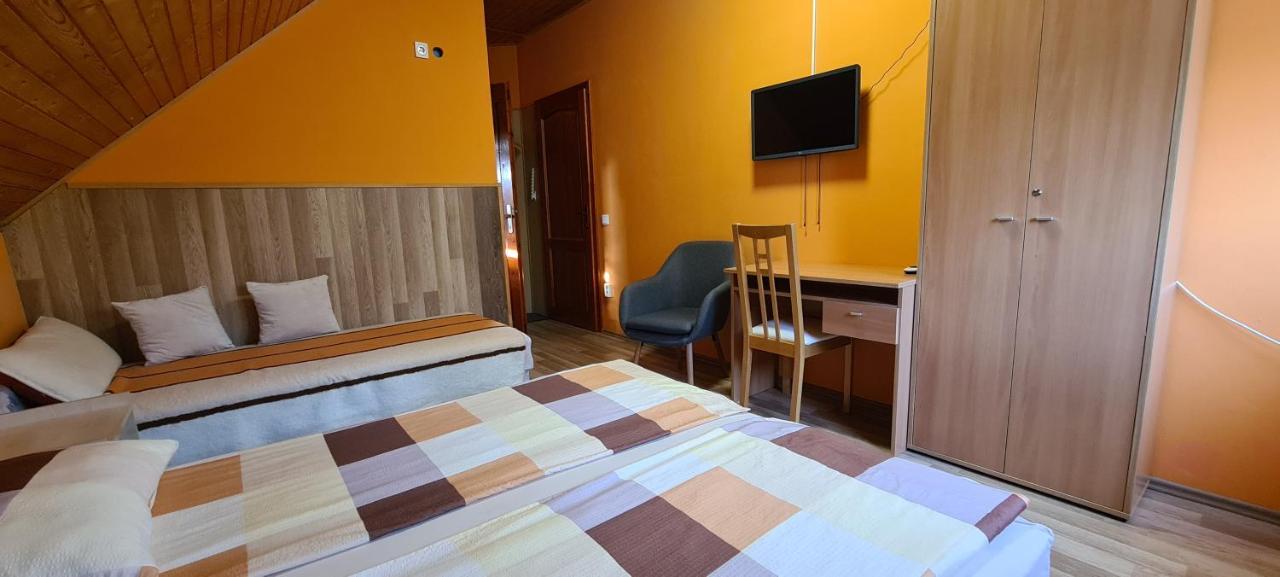 Hajas Família Kiadó Szobák Balatonmariafurdo Exterior foto