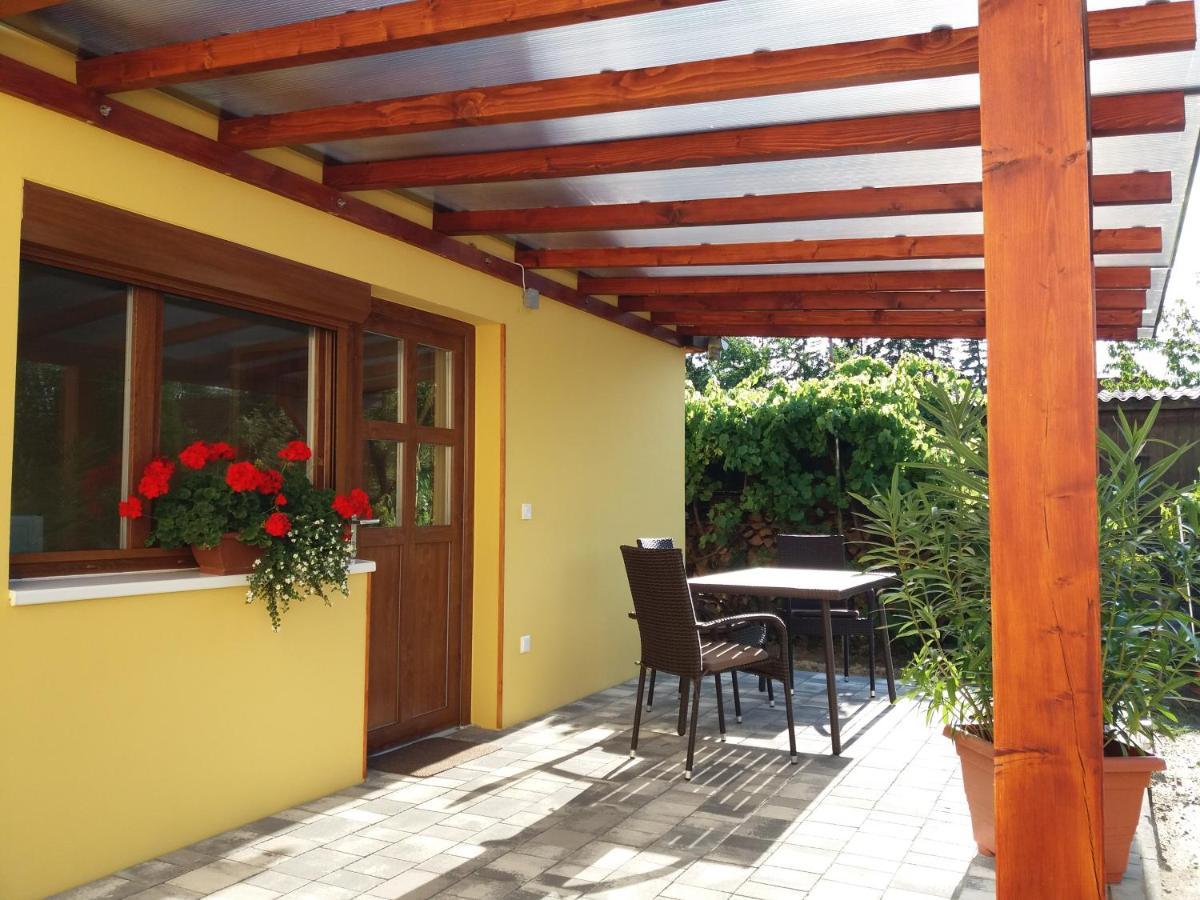 Hajas Família Kiadó Szobák Balatonmariafurdo Exterior foto