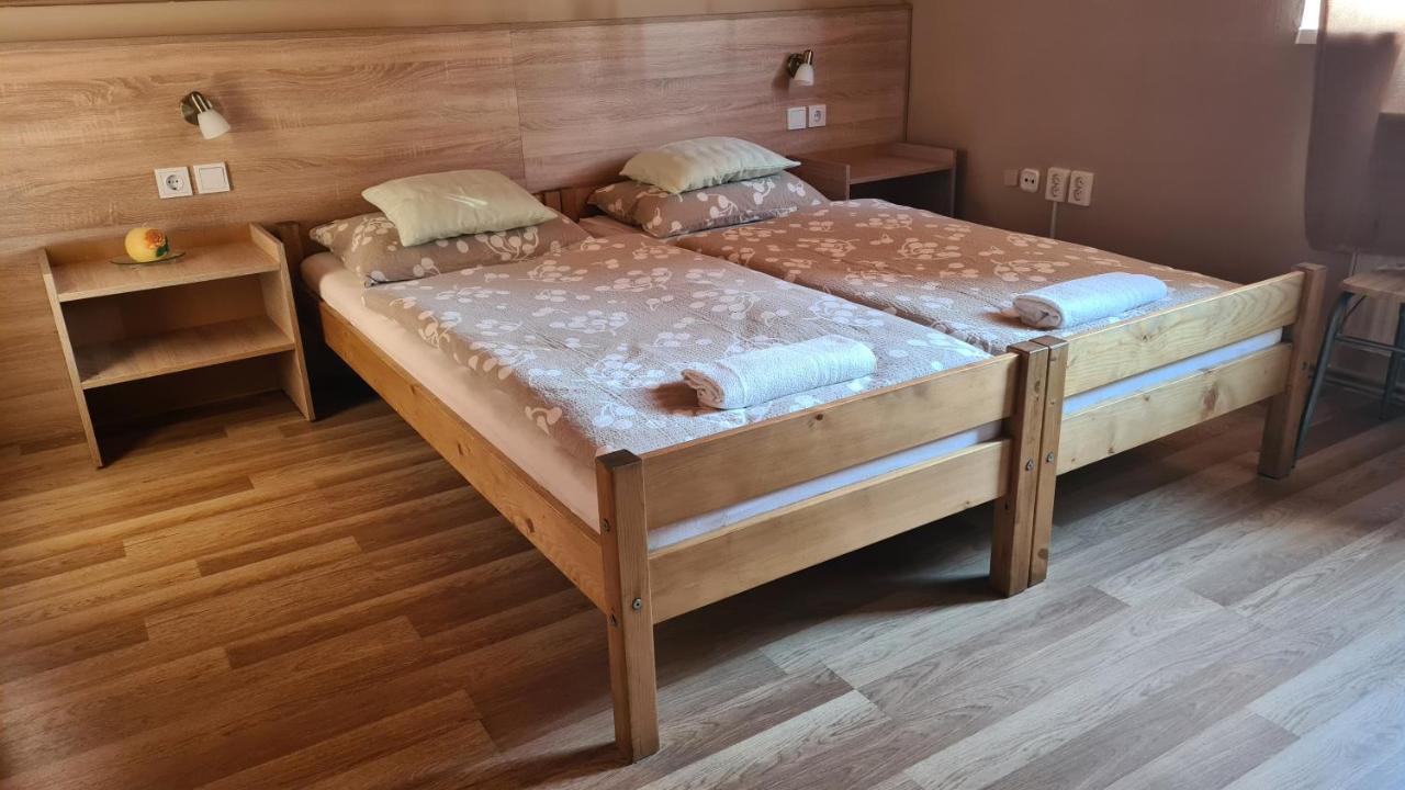 Hajas Família Kiadó Szobák Balatonmariafurdo Exterior foto