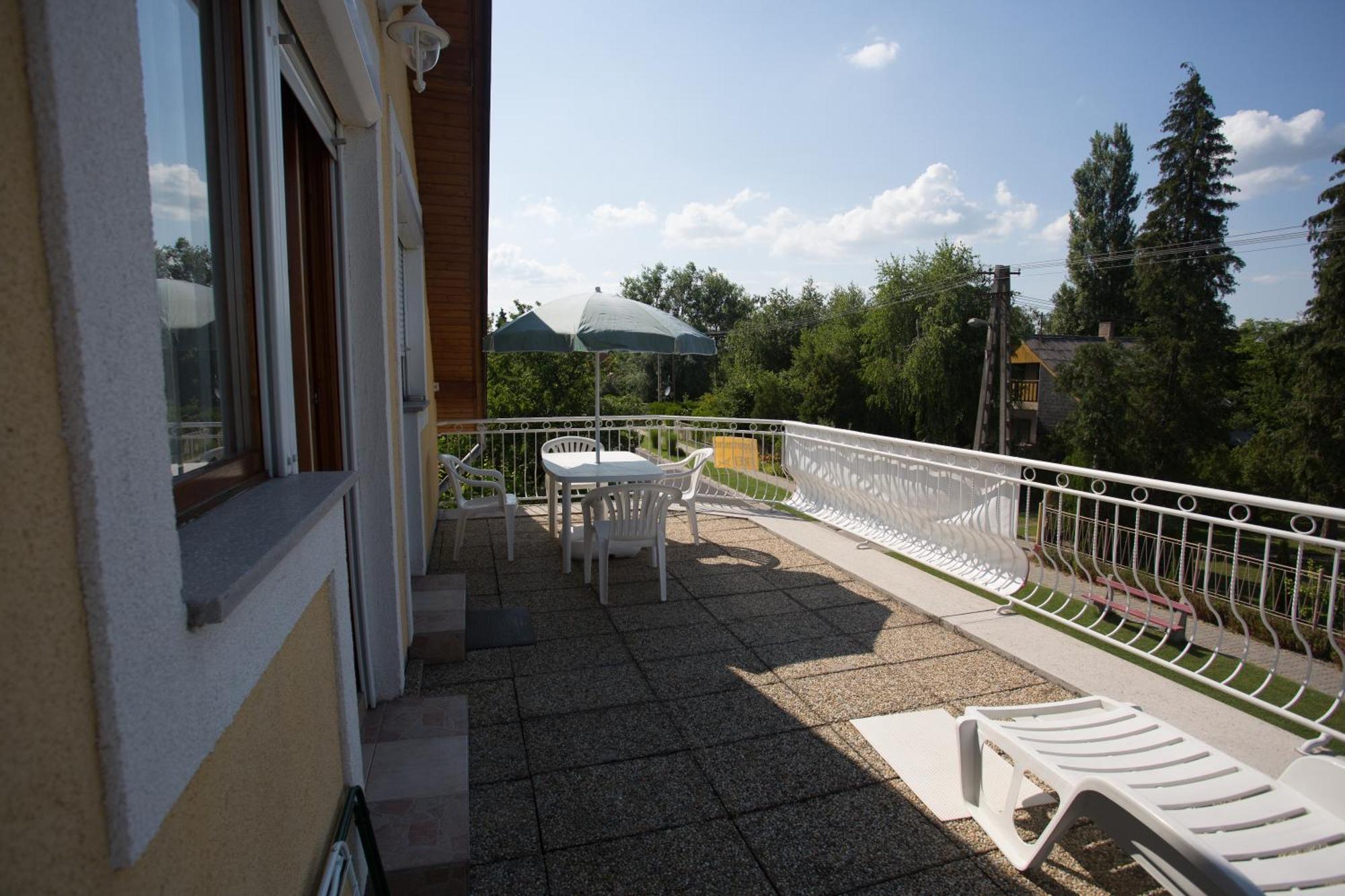 Hajas Família Kiadó Szobák Balatonmariafurdo Exterior foto
