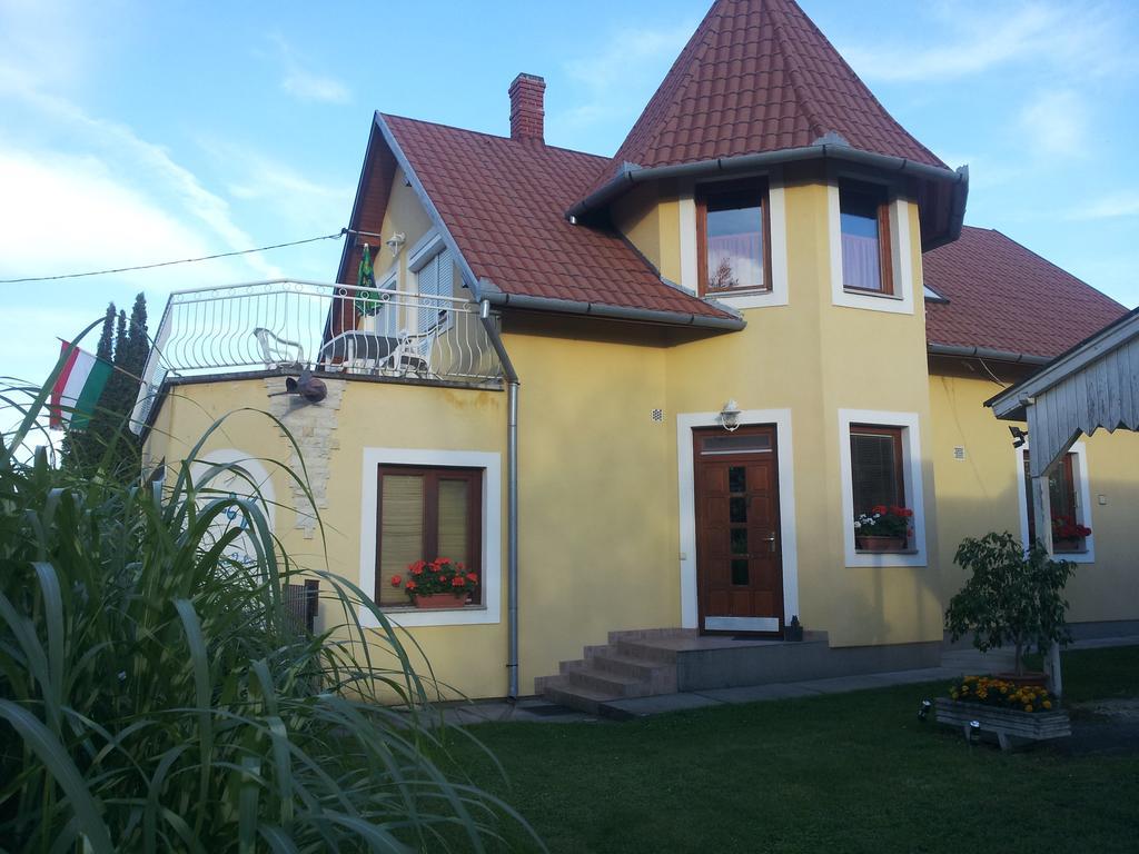 Hajas Família Kiadó Szobák Balatonmariafurdo Exterior foto
