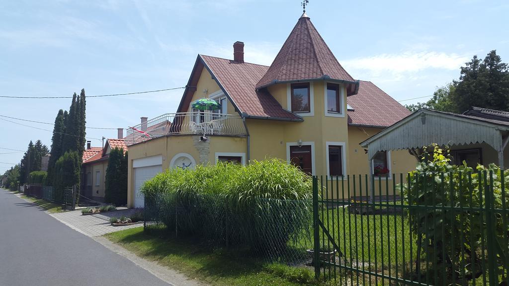 Hajas Família Kiadó Szobák Balatonmariafurdo Exterior foto