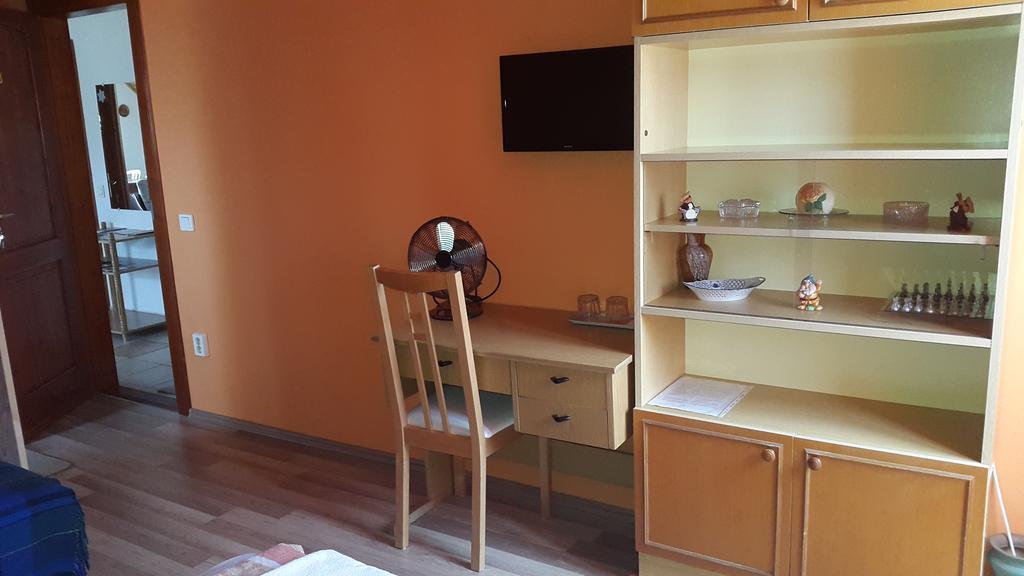Hajas Família Kiadó Szobák Balatonmariafurdo Exterior foto